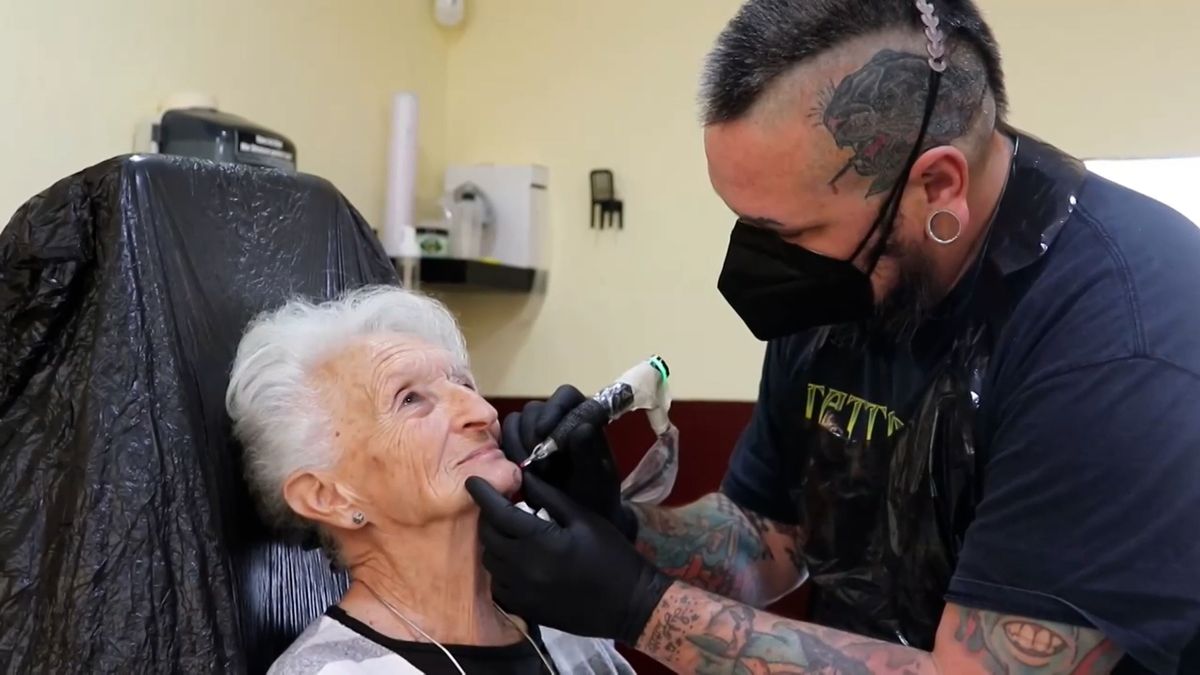 Důchodci ve Španělsku objevili kouzlo tetování